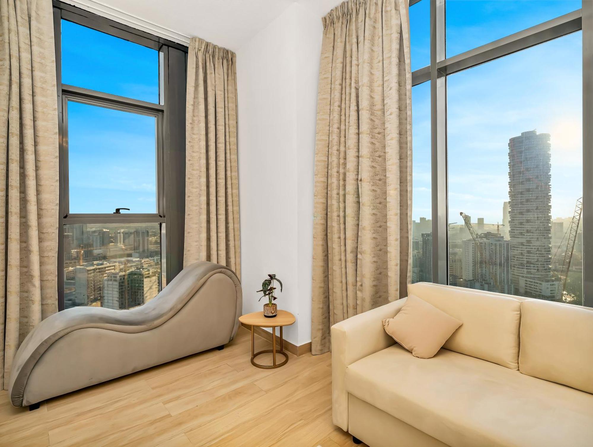 1 Bedroom Five Jvc View Apartment